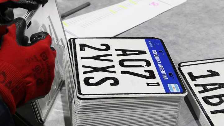 Patentes: advierten que ya se reparten con normalidad