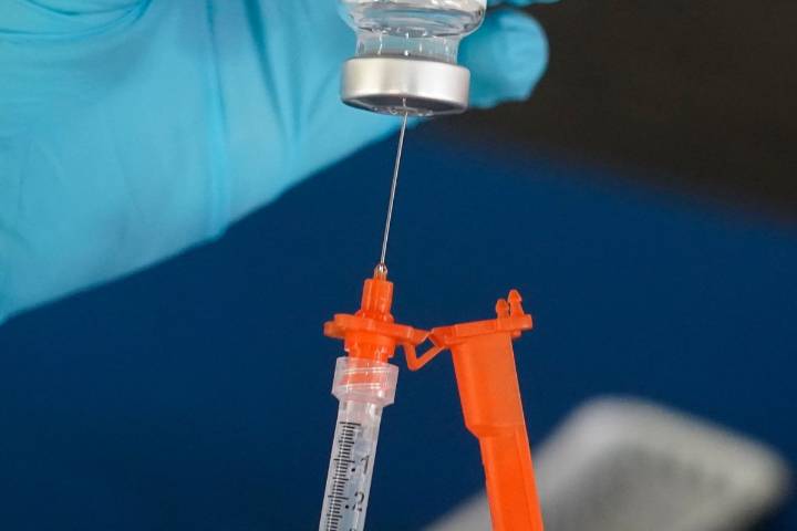 La FDA autoriza vacunas Covid actualizadas pero con restricciones