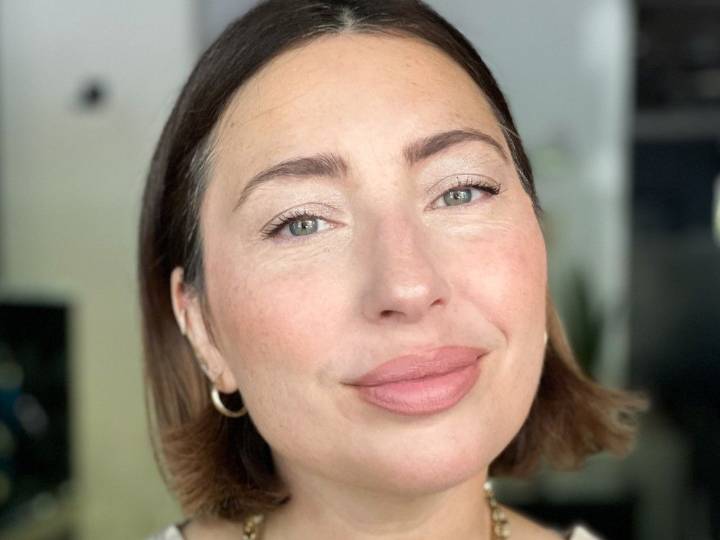 Makeup tutorial: Icy eyeshadow sizzles for summer