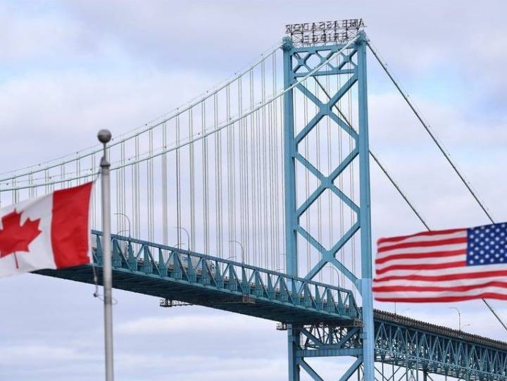 Canadian road trips to U.S. plunge for seventh straight month