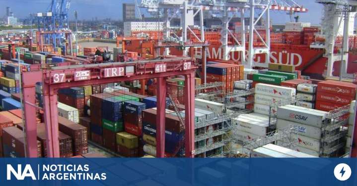 El superávit comercial sigue creciendo y rozó los USD 1.000 millones en julio