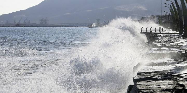 Alerta por oleajes anómalos en la costa peruana desde el 18 al 22 de agosto