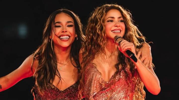 Shakira invitó a Danna Paola a subirse al escenario: looks a puro brillo y mucha piel a la vista