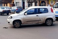 Fuerte choque entre un auto y una moto dejó dos heridos