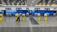Los controladores aéreos llegaron a un acuerdo con el Gobierno y levantaron el paro previsto para el sábado