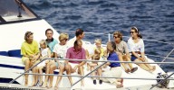 Mansiones y palacios acuáticos: las lujosas (y polémicas) vacaciones de los 'royals'