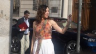 Isabel Díaz Ayuso regresa de Miami con un look fresco y sofisticado para el acto de las Palomas de Bronce