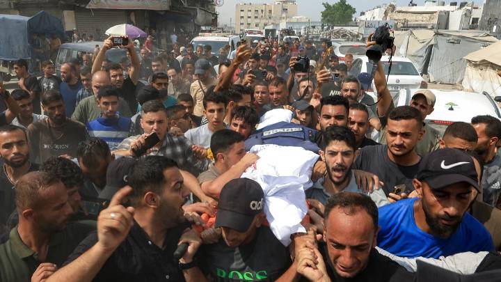 Anas al-Sharif, uno de los rostros de la cobertura de la guerra en Gaza, muere asesinado junto a seis miembros de su equipo