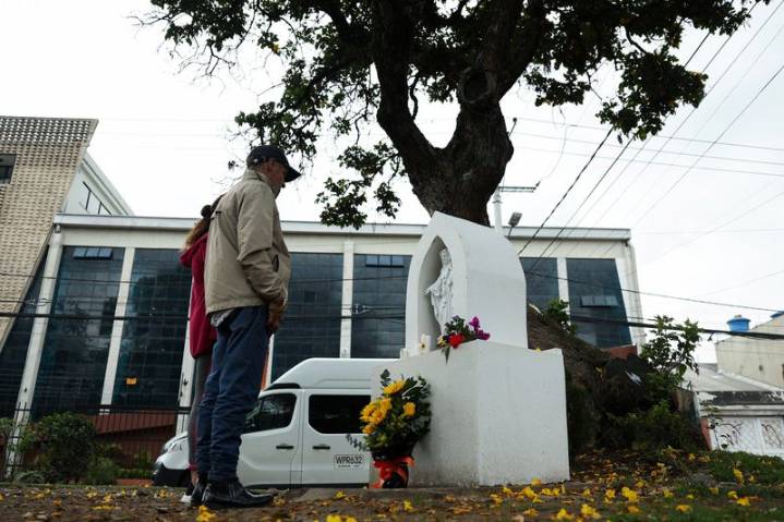 Reactions to the death of Colombian presidential hopeful Uribe