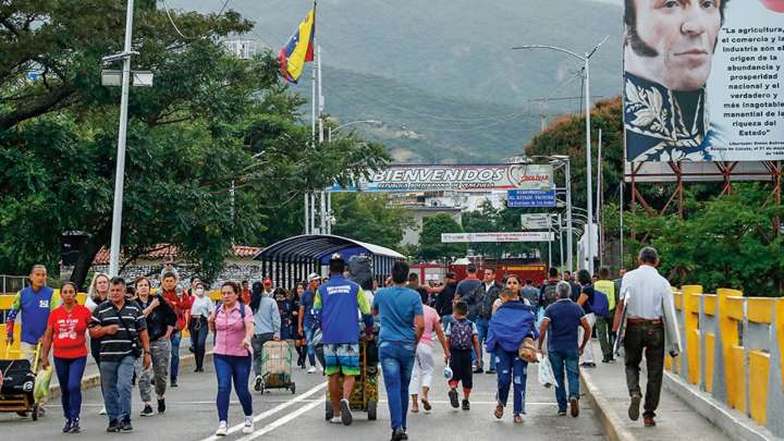 Cinco colombianos, incluidos firmantes del acuerdo de paz, fueron retenidos en la frontera por autoridades venezolanas
