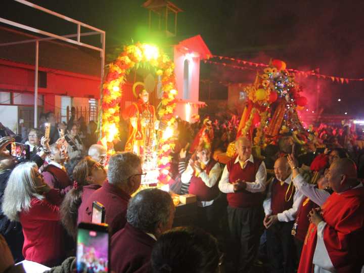 Feligreses de Arica rinden homenaje a mineros de Rancagua en emotiva celebración a San Lorenzo