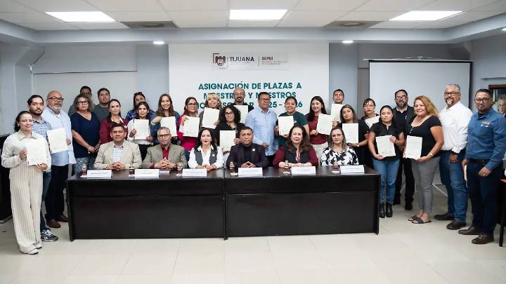 Asignan 24 plazas a maestras y maestros del Sistema Educativo Municipal