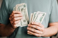 Encuesta revela cuál es el mayor arrepentimiento financiero de las personas en Estados Unidos: ¿cómo evitarlo?