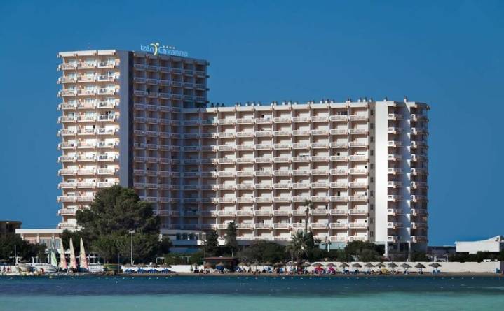 Una intoxicación alimentaria afecta a un centenar de huéspedes en el Hotel Cavanna de La Manga
