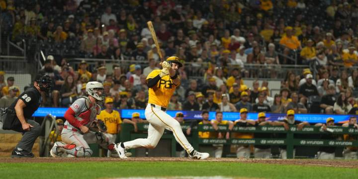 Bryan Reynolds hits go-ahead triple in Pirates win