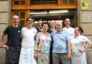 El popular bar de San Sebastián que cumple 75 años con 10 millones de gambas rebozadas