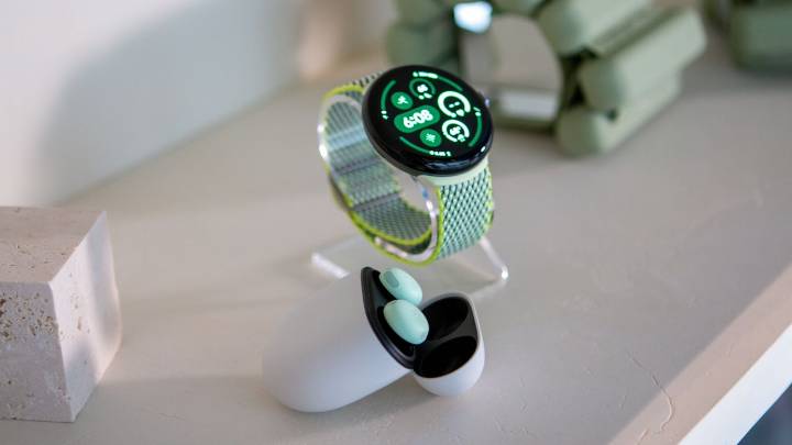 Pixel Watch 4 is center stage in this massive leak that shows off its design