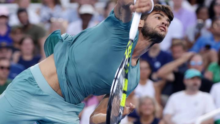 Carlos Alcaraz conquista Cincinnati por la retirada de Sinner