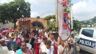 Católicos se llevan en Procesión al Padre Jesús a Humotitla Candelaria