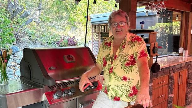 Okanagan couple fields hundreds of calls from grillers after BBQ company's hotline miss