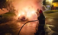 Investigan el incendio intencional de un automóvil