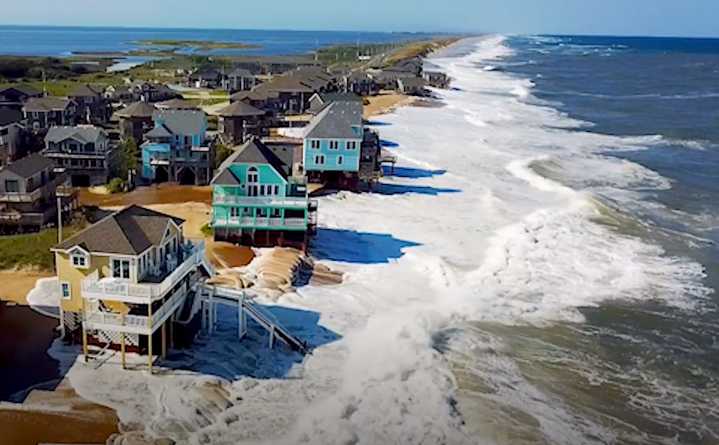 Hurricane Erin Swallows Homes, entrante (video) ’20ft Waves’