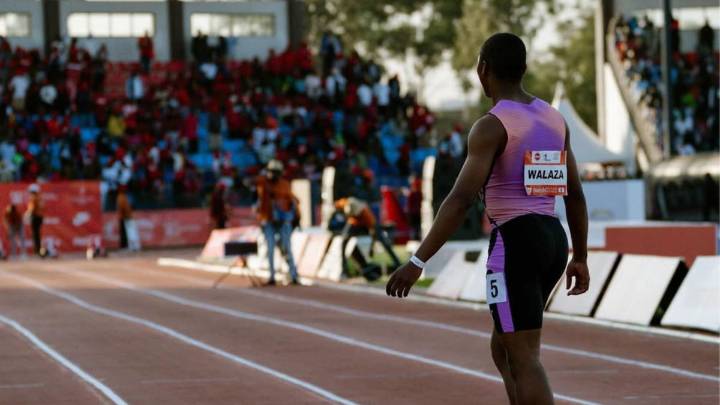 “Hope It’s Nothing Serious”: Track & Field Community Devasted for 19-Year-Old Diamond League Athlete’s Medical Setback 19-year-old Bayanda Walaza suffers medical setback at Diamond League Final, leavi