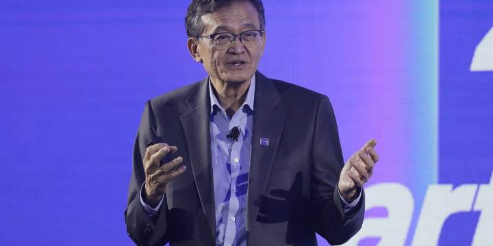 Intel shares slump after Trump calls on CEO to resign over China ties