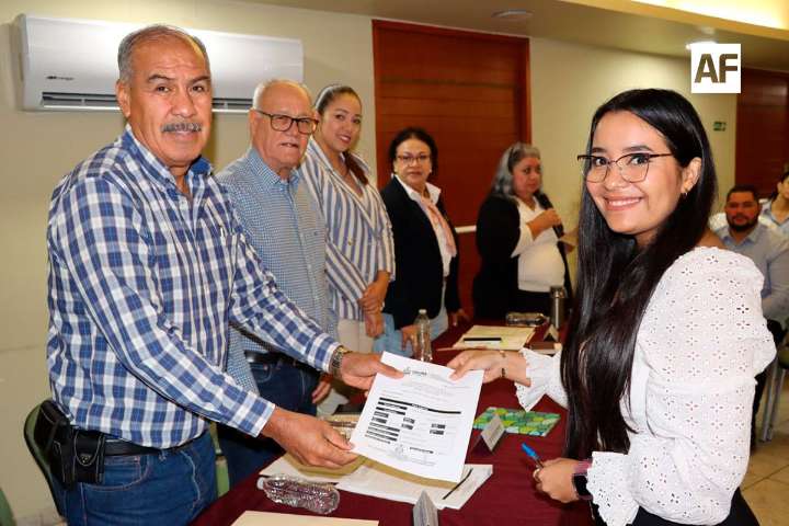 Gobierno del Estado de Colima asigna 165 plazas docentes