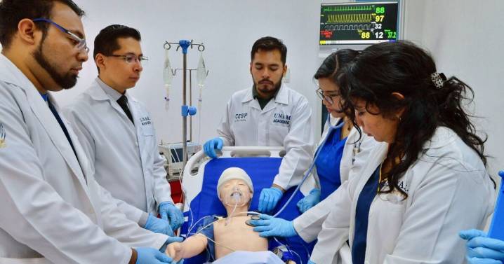 Por qué estudiar Medicina en México es más caro (y con más gastos ocultos) de lo que crees