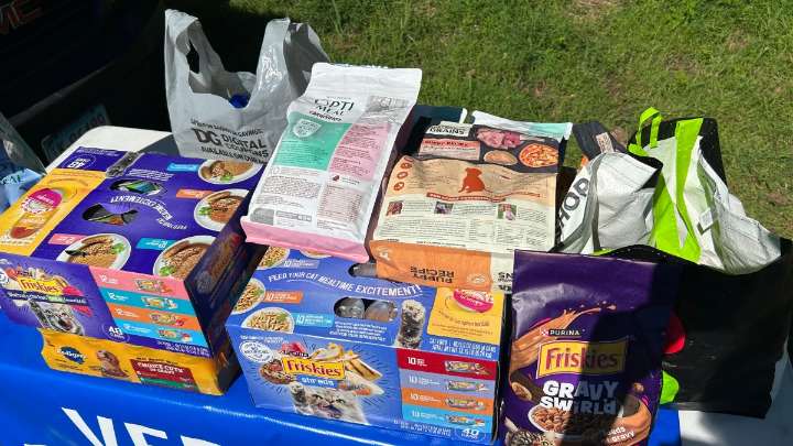 Vernon Pet Pantry hosts food drive to help stock its pantry