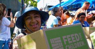 Jornada de solidaridad brinda alivio a centenares de familias en Miami