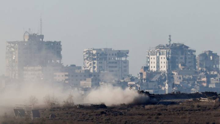 Israel digs in on Gaza takeover as Hamas reportedly softens on ceasefire