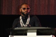 Billionaire Floyd Mayweather Sponsors Navy SEAL Foundation as They Gear Up for New York Event Ahead of an yearly charity event for Navy SEALS, boxing legend Floyd Mayweather throws his support behind 