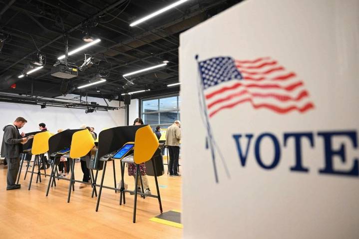 Trump propone eliminar el voto por correo y las máquinas de votación