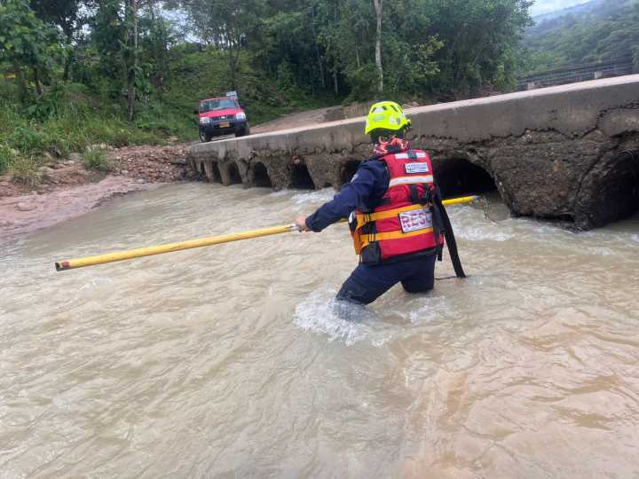 Tragedia en Aguazul: dos mujeres fallecidas y una niña desaparecida tras creciente súbita