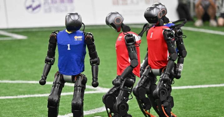 Beijing inaugura las primeras olimpiadas de robots humanoides del mundo