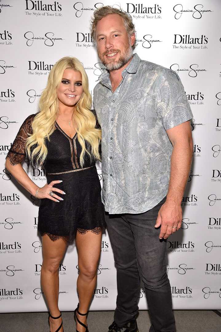 Jessica Simpson and Ex Eric Johnson Reunite for Las Vegas Flight
