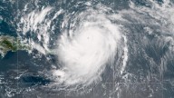 El huracán Erin alcanza categoría 5 mientras avanza por el noroeste del Caribe