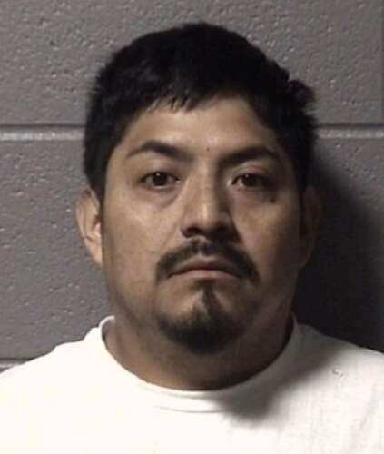 Police searching for suspect in stabbing pregnant woman