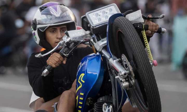 Tarek William Saab prohíbe las motopiruetas en vías públicas