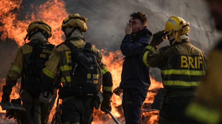 Os incendios activos en Ourense superan as 20.000 hectáreas queimadas, con novas evacuacións e confinamentos