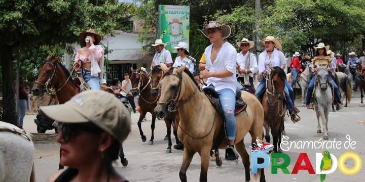 Concejo de Prado debate reglas para cabalgatas