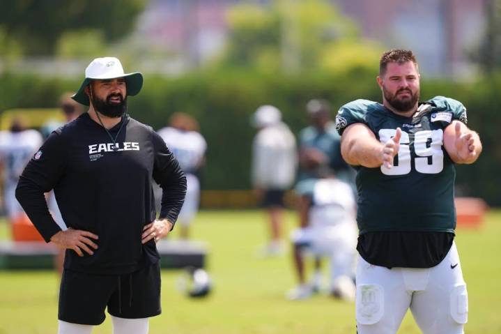 Eagles lose LG Landon Dickerson during Linc practice