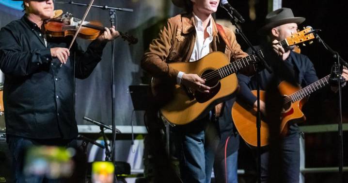 John Foster announces homecoming concert in Plaquemine. See details, how to get tickets.