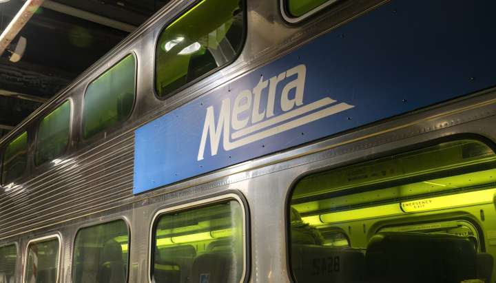 Metra train derailment near Union Station causes extensive delays