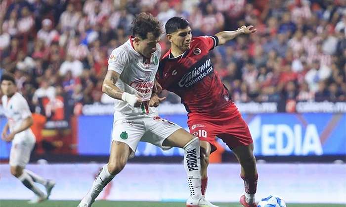 Logra Chivas valioso empate ante Xolos tras igualar a tres goles