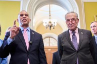 Schumer y Jeffries piden a los líderes republicanos reunirse para evitar el cierre del gobierno