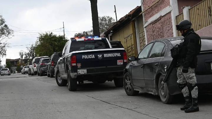 Pasajero de taxi de ruta lesiona a otro con arma de fuego en Camino Verde