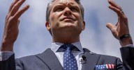 Secretario de Defensa de Trump pertenece a iglesia que niega voto a mujeres